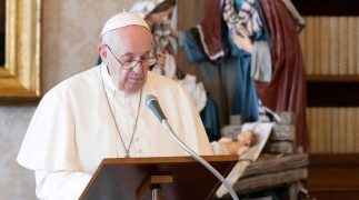 El Papa denuncia la cantidad de pobres que genera la insensatez de la guerra