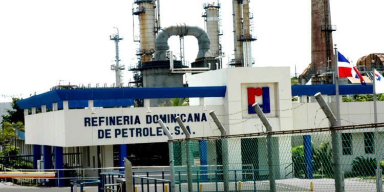 Refinería desmiente escases de combustibles para aviación comercial