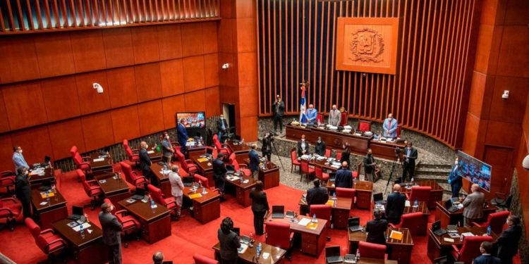 Senadores rinden homenaje a héroes del movimiento 14 de Junio