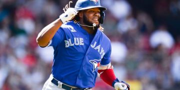 Guerrero Jr y Devers disparan sus jonrones 14 de la temporada, Ramírez llega a 60 impulsadas