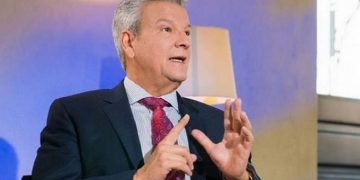 Macarrulla solicita licencia como ministro de la Presidencia tras imputación de su hijo en caso Medusa