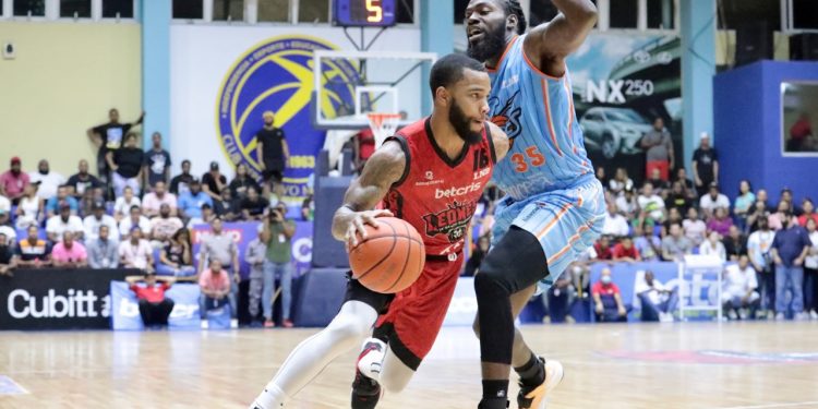 Leones se colocan a una victoria de la final al vencer a Titanes