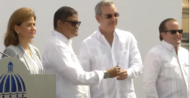 Abinader entrega ambulancias con inversión de más de 160 millones de pesos