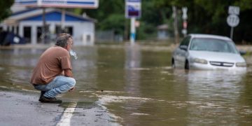Declaran desastre mayor tras subir a 15 los muertos por inundaciones en Kentucky