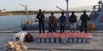 Autoridades apresan 3 y se incautan de 359 paquetes de cocaína en Barahona