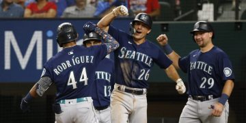 Marineros siguen imparables e hilan 12 triunfos con jonrón de Julio Rodríguez, Boston vence Yankees