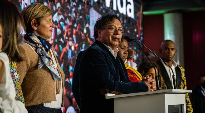 Petro considera “prudente” la no asistencia de Maduro a su investidura