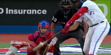 Vladimir y Teoscar fletan jonrones y dan triunfo Azulejos, Ohtani poncha a 12, remolca dos y vence a Astros