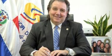 Renuncia el superintendente de electricidad, Rafael Velazco Espaillat