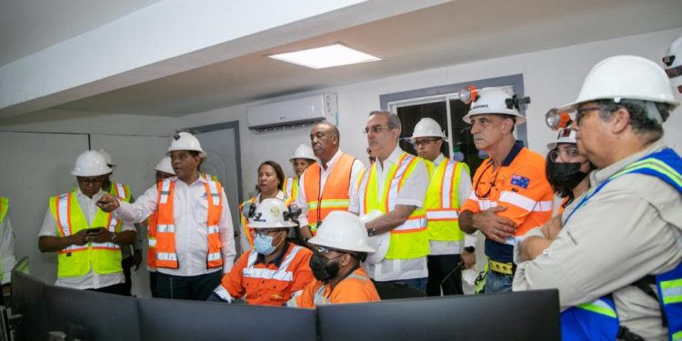 Abinader visita mina Cerro de Maimón para saber de situación de trabajadores atrapados