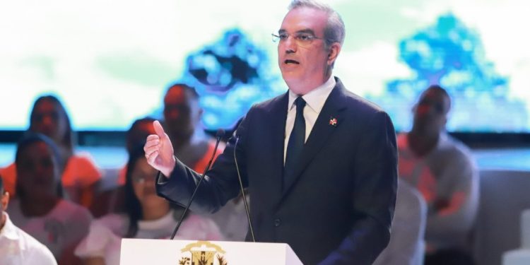 Abinader le "entra" Leonel y Danilo porque en 20 años no resolvieron nada, discurso íntegro