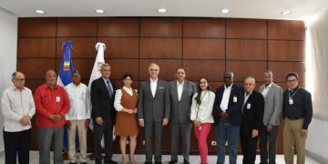 Gobierno anuncia aumento salarial de más de 60% a operarios de máquinas pesadas agrícolas