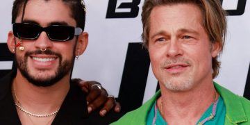 Brad Pitt y Bad Bunny conversan entre carcajadas