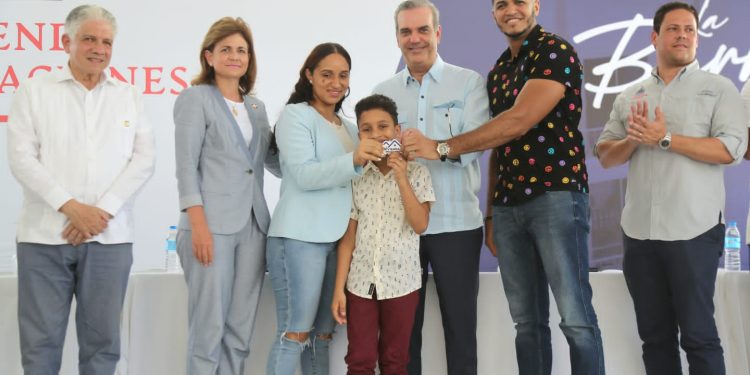 Abinader entrega 50 apartamentos del plan “Mi Vivienda” en La Barranquita, Santiago