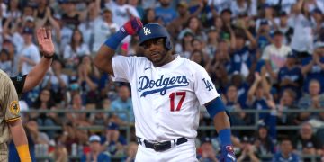 Dodgers apalean a Padres tras emotivo homenaje a Scully, Cardenales remontan a Yankees, Vladimir pega su jonrón 22