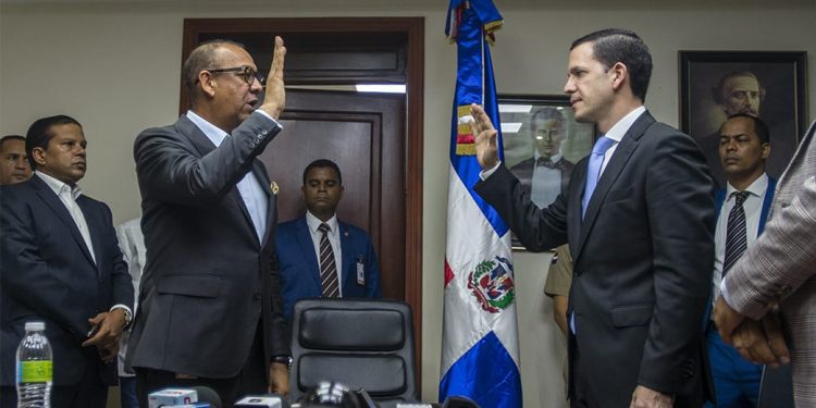 Deligne Ascención Juramenta a Hugo Beras como nuevo director del INTRAT
