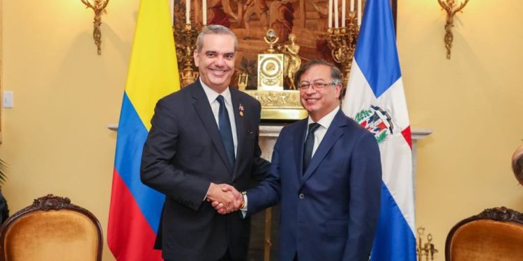 Abinader y Gustavo Petro se reúnen previo a toma de posesión