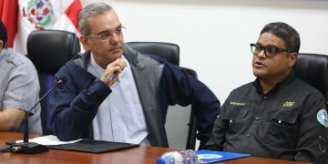 Abinader se traslada a tres provincias del Este impactadas por el huracán Fiona, suspende viaje a la ONU