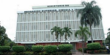 Mescyt ordena la suspensión de la docencia en todas las universidades por Fiona