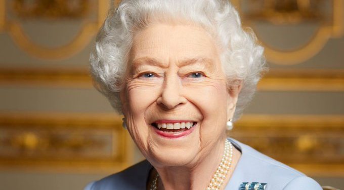 Reina Isabel II murió de "vejez", según su certificado de defunción