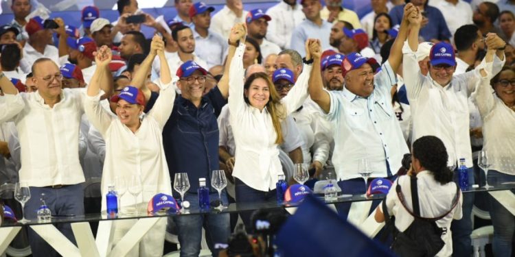 Realizan masivo acto promoviendo la reelección de Abinader