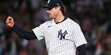 Con Cole y par de cuadrangulares Yankees se llevan primer partido frente a los Guardianes
