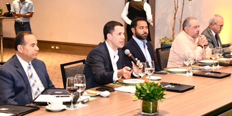 Hugo Beras anuncia plan estratégico del Intrant