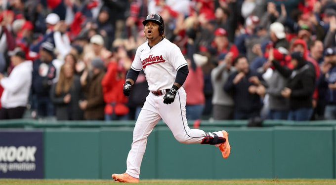 Cleveland vence a Tampa en primer partido de postemporada
