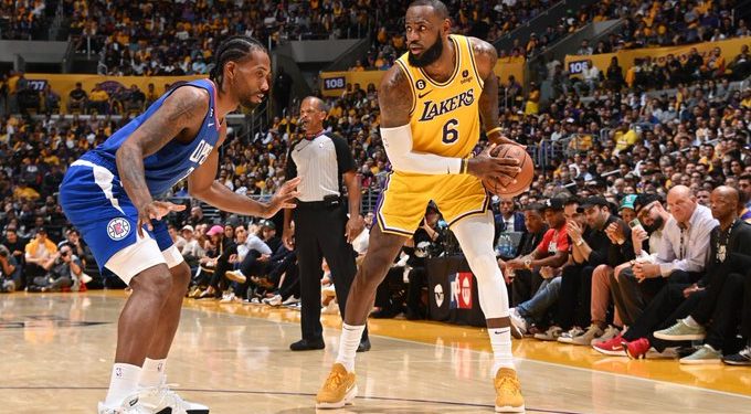 Clippers le dan a Lakers y Milwaukee a Filadelfia en únicos dos juegos NBA