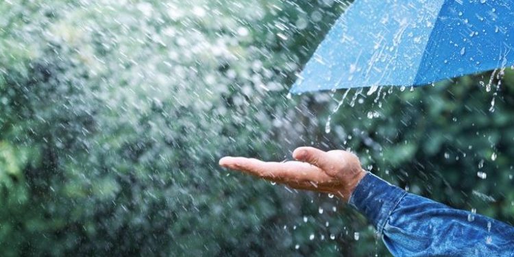 Onda tropical y una vaguada provocarán aguaceros este lunes en la tarde