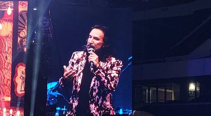 Marco Antonio Solís estremece el Palacio de los Deportes