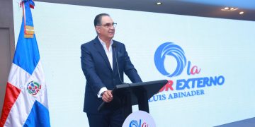 Juramentan miembros del sector externo de Luis Abinader