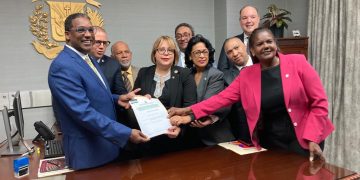 Comisión bicameral deposita informe final sobre modificación de la Ley 87-01 sobre Seguridad Social