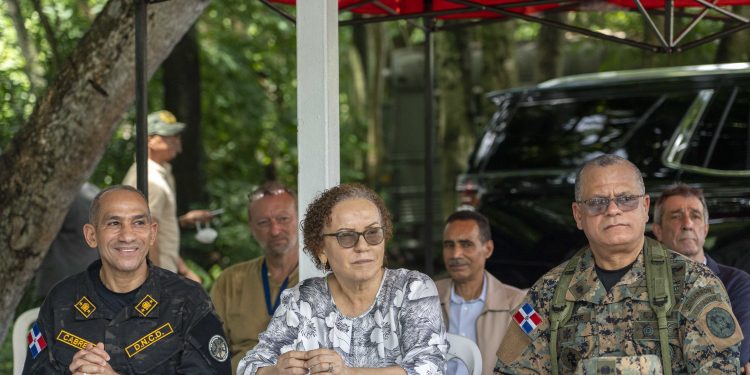 Procuradora Miriam Germán Brito y presidente DNCD José Manuel Cabrera encabezan incineración de otro cargamento de más de 1,450 kilogramos de drogas