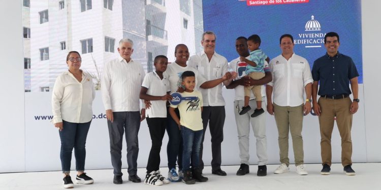 Presidente Abinader entrega 150 apartamentos a desplazados cañada de Gurabo en Santiago