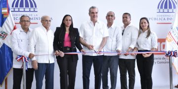 Presidente Abinader inaugura puente en municipio de Mao