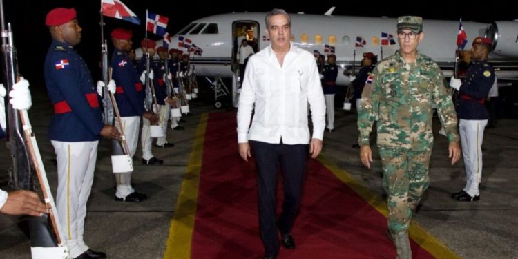Presidente Luis Abinader regresa al país tras participar en LVII Cumbre de Jefes de Estado y de Gobierno del SICA