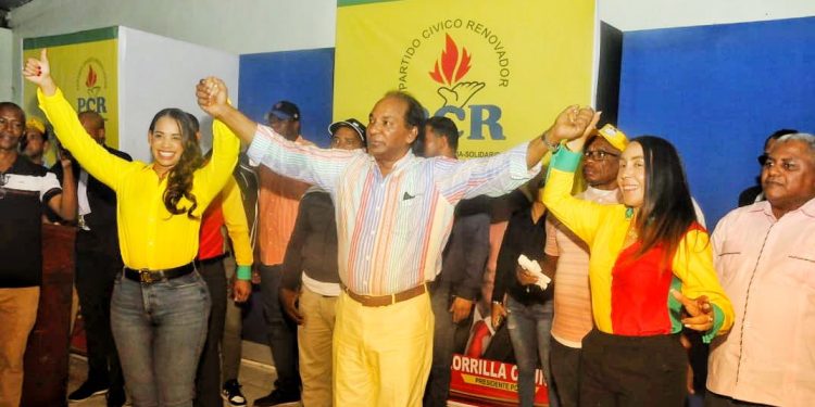 Zorrilla Ozuna proclama a Betty Gerónimo como candidata a alcaldesa del PCR en Santo Domingo Norte