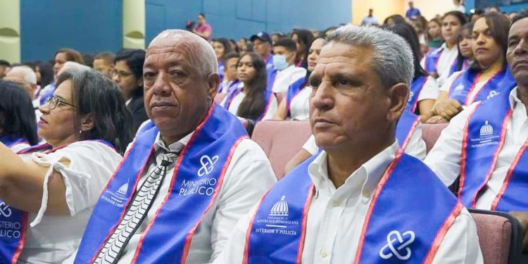 Interior y Policía, el MP y la iglesia católica gradúan a 247 líderes mediadores de conflicto en Santiago