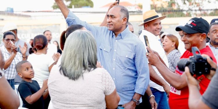 Julito Fulcar supera en más de 18 puntos al actual senador de Peravia y en un puntaje mayor a los de oposición