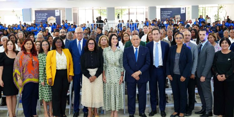 Primera dama Raquel Arbaje encabeza acto de entrega de certificados a 1,115 jóvenes del programa PROETP II, auspiciado por la AECID con fondos de la UE