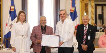 Presidente distingue con la Medalla Presidencial al Mérito Civil a ocho músicos típicos
