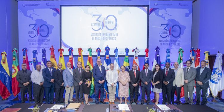 Ministerio Público pone en marcha la Operación Gavilán contra red de fiscales, empleados administrativos y policías que eliminaba antecedentes penales a cambio de sobornos