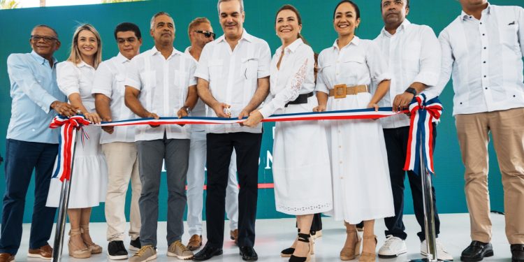 Presidente Abinader y Carolina Mejía entregan Proyecto Ambiental que devuelve la esperanza al Fernández