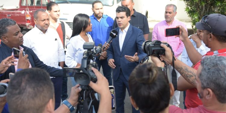 Wellington Arnaud solicita al presidente Abinader aceptar repostulación presidencial