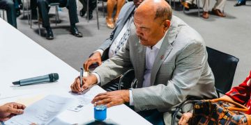 Ramón Alburquerque inscribe su precandidatura presidencial por el PRM