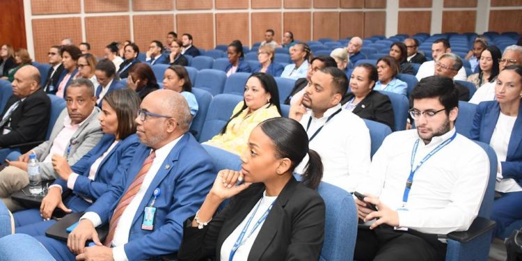 Colaboradores del Senado reciben taller sobre Constitución: Deberes y Derechos de las personas y los valores democráticos