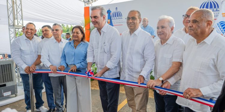 Gobierno entrega en San Luis calles pavimentadas, y aceras y contenes construidas con una inversión de RD$260 millones