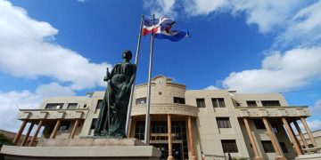 Fiscalía de Santiago solicita prisión preventiva contra mujer que se hizo pasar por abogada para estafar a decenas de personas