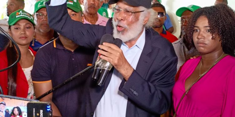 Juan Hubieres "El ministro de Educación debe estar preso igual que otros funcionarios del pasado gobierno "